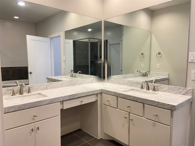 Building Photo - 13409 Preston Cliff Ct