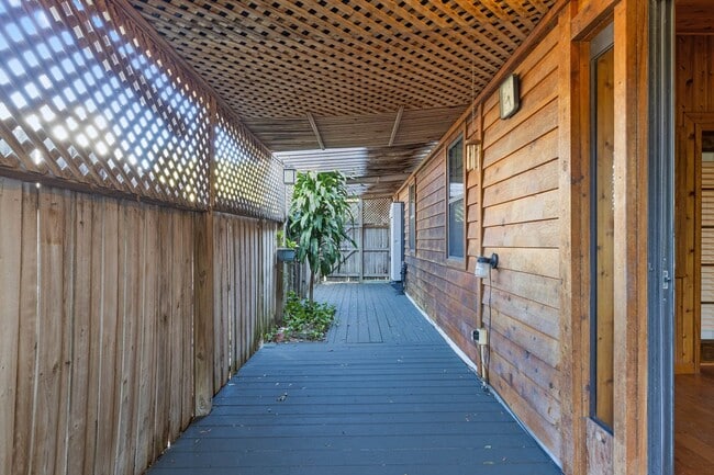 Building Photo - New Rental!