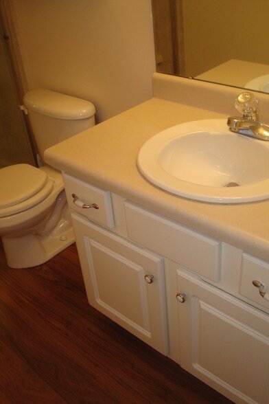 Building Photo - 425 Reavis Ave