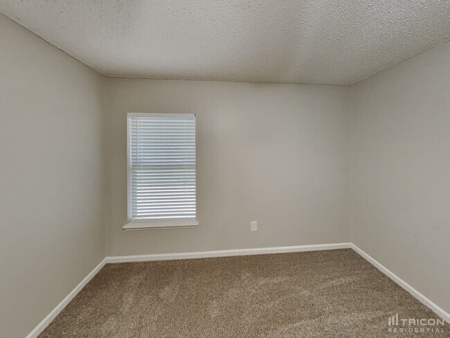 Building Photo - 87535 Creekside Dr