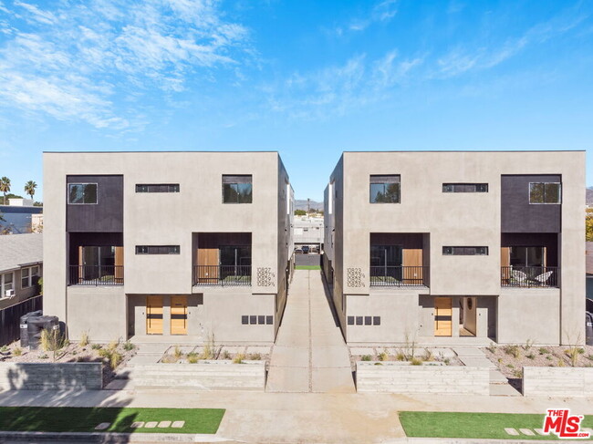 Building Photo - 10823 Hartsook St