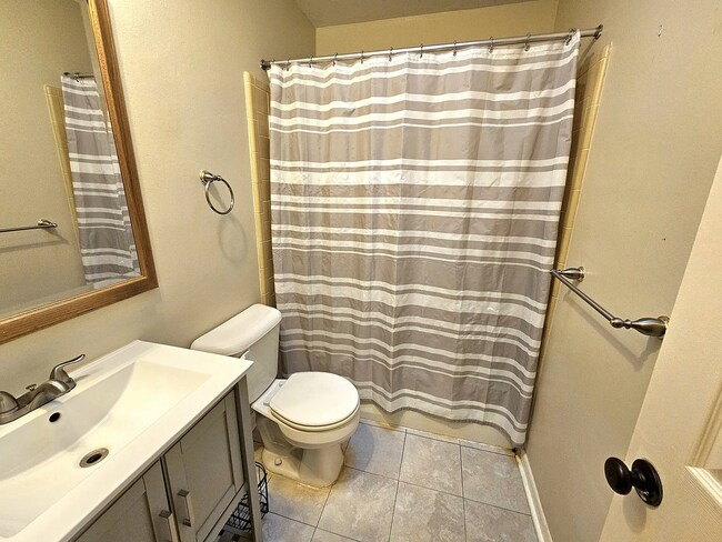 Building Photo - 1112 Cobb Rd