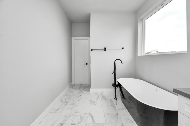 Building Photo - 6817 Peerless St