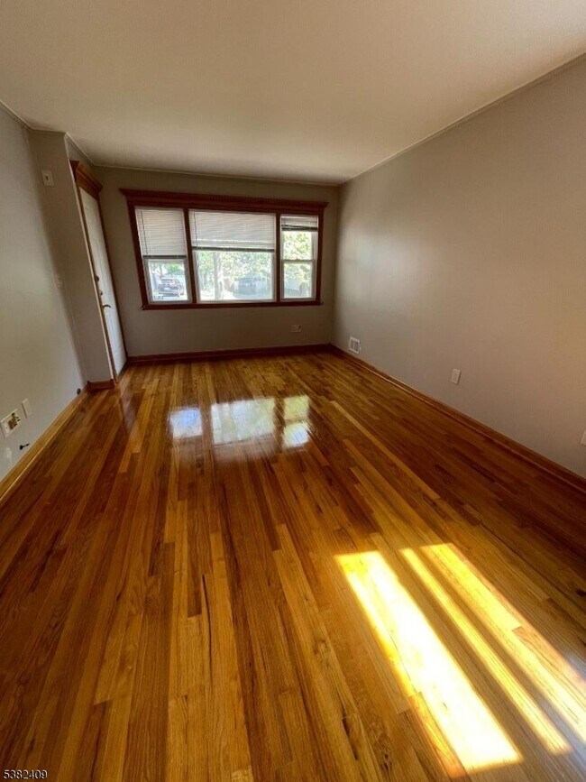 Building Photo - 331 Boxwood Ct