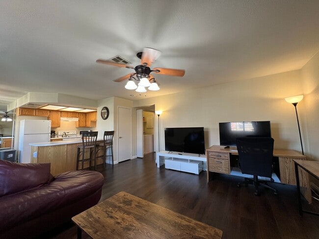 Building Photo - Two Bedroom Two Bathroom Fully Furnished Condo