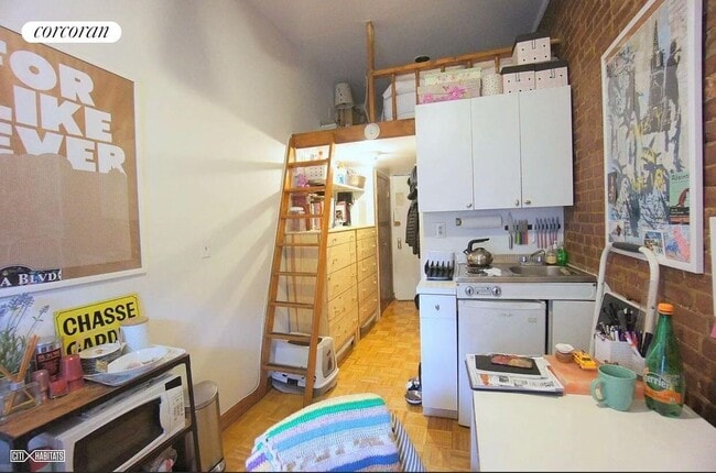 Building Photo - 103 W 70th St
