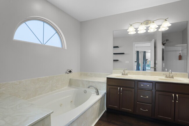 Building Photo - 552 Winter Bluff Dr