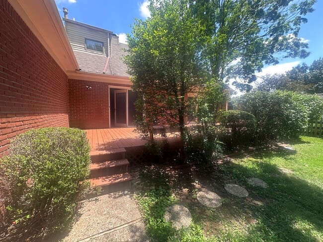 Building Photo - 1002 Juniper Springs Dr