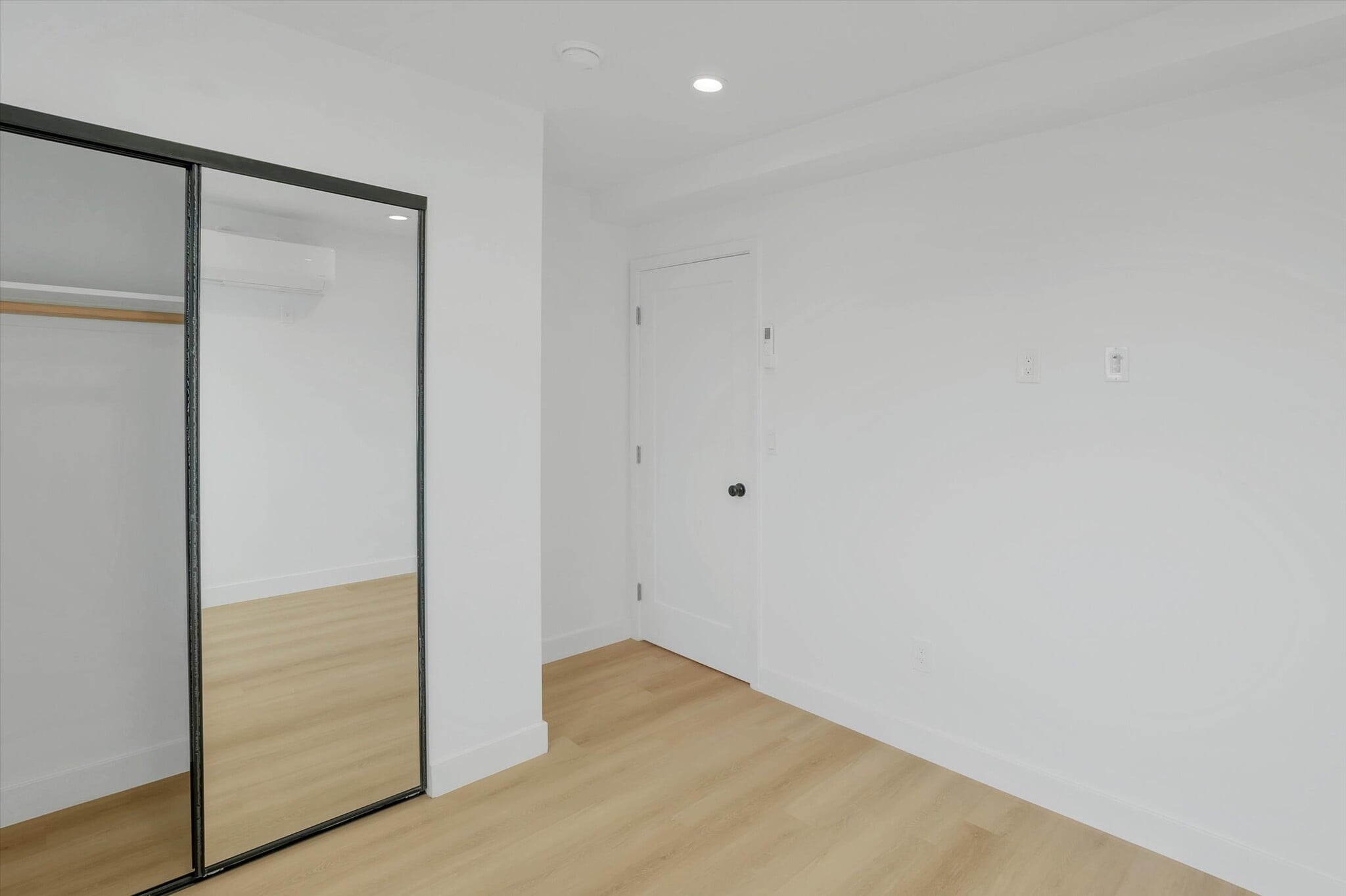 Building Photo - 2116 E 2nd St