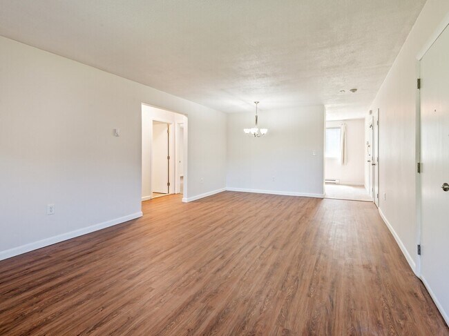 Building Photo - 121 Bailey St