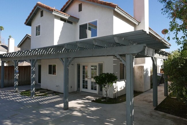 Building Photo - Updated home in Riverside's Hawarden Hills community