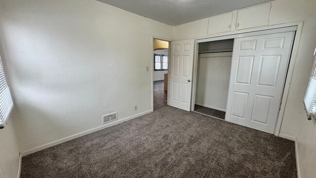 Building Photo - 3 bedroom, 2 bath Single Family house