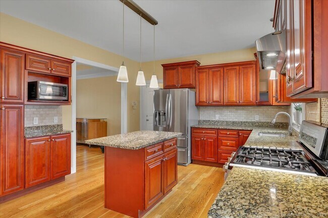 Building Photo - 188 Saddle Hill Dr