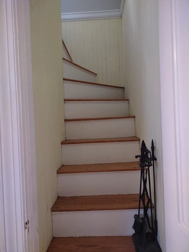 Building Photo - 35448 Windingdale Dr