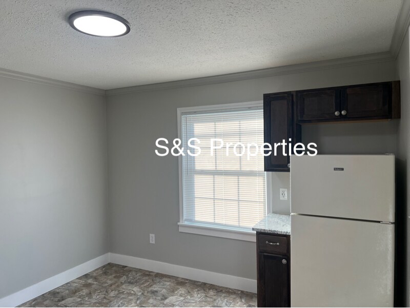 Building Photo - 5326 W 11th Pl