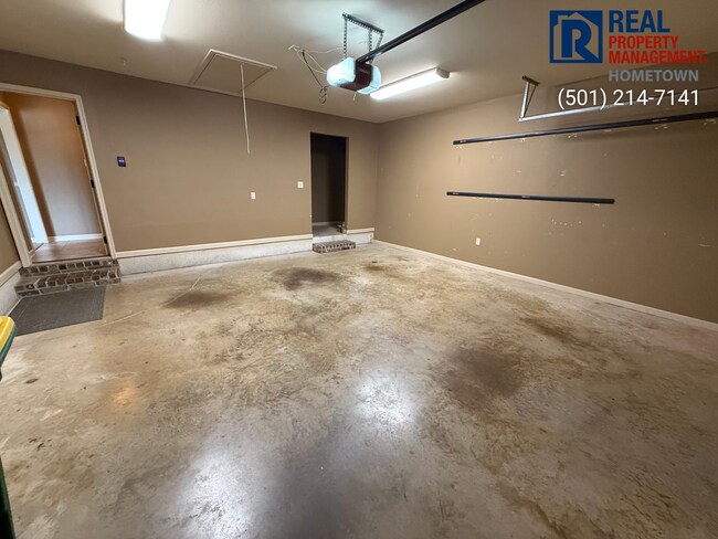 Building Photo - 2232 Ingleside Dr