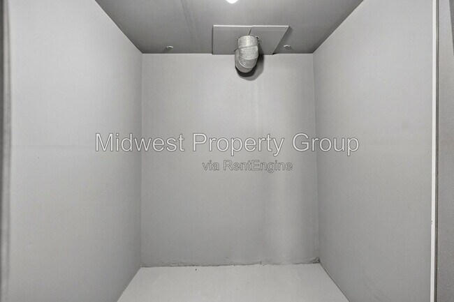 Building Photo - 338 Lancashire Rd