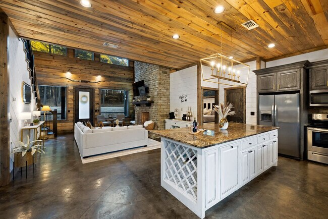 Building Photo - 222 Lost Creek Trl