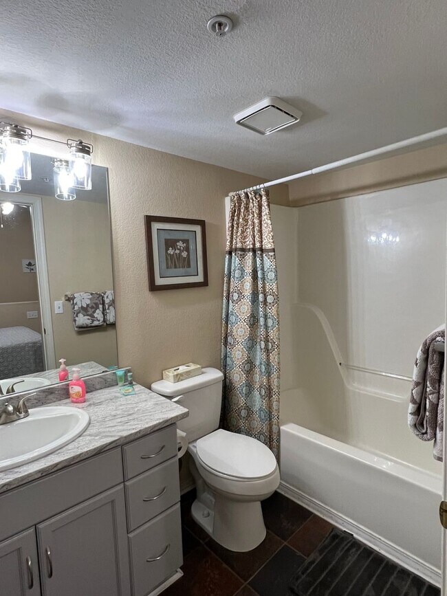 Building Photo - 680 Fall Creek Dr