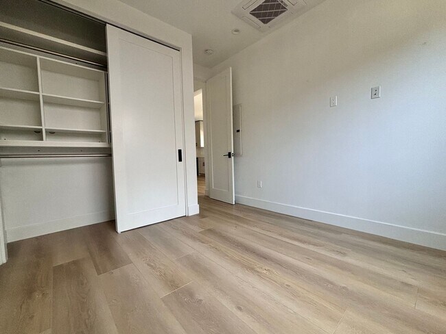 Building Photo - Luxury Living in the Heart of Downtown Encinitas