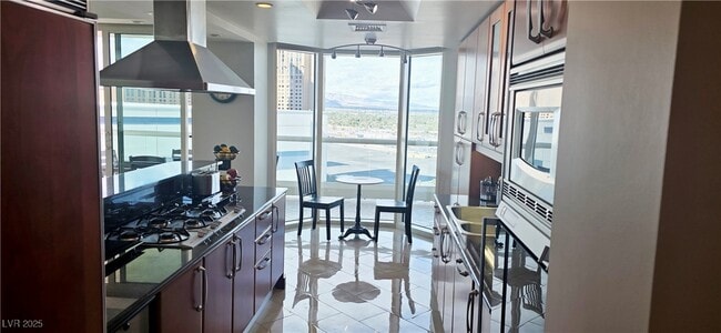 Building Photo - 2747 Paradise Rd