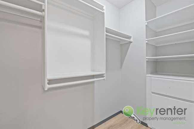 Building Photo - 3 Bedroom | 3 Bathroom - Ready to Entertai...
