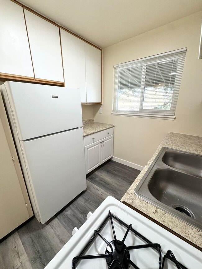 Building Photo - Move-In Special; Upstairs One Bedroom + Private Patio – SEE VIDEO