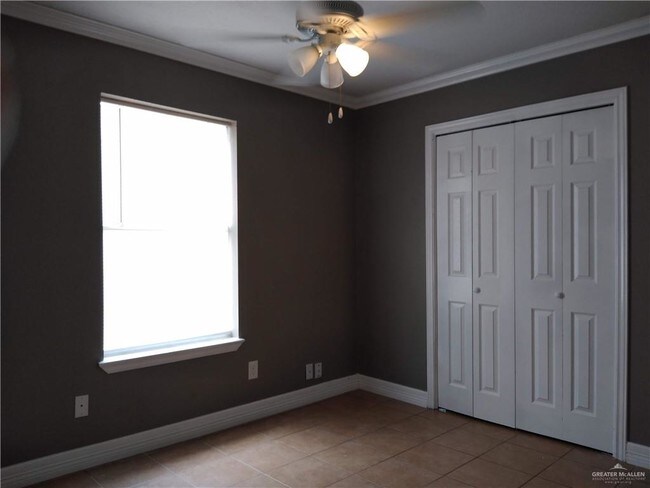 Building Photo - 710 W Starr Ave