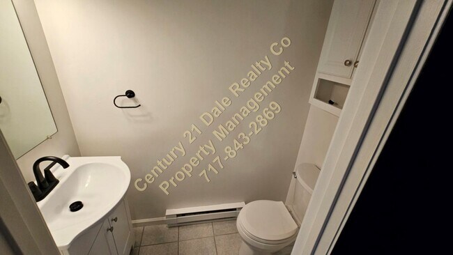 Building Photo - 2 Bedroom Duplex in West York Schools