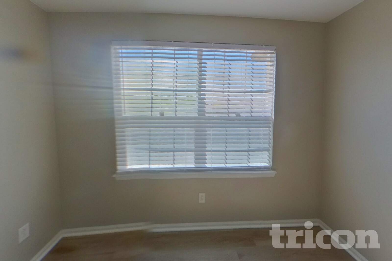 Building Photo - 647 Clarendon Dr