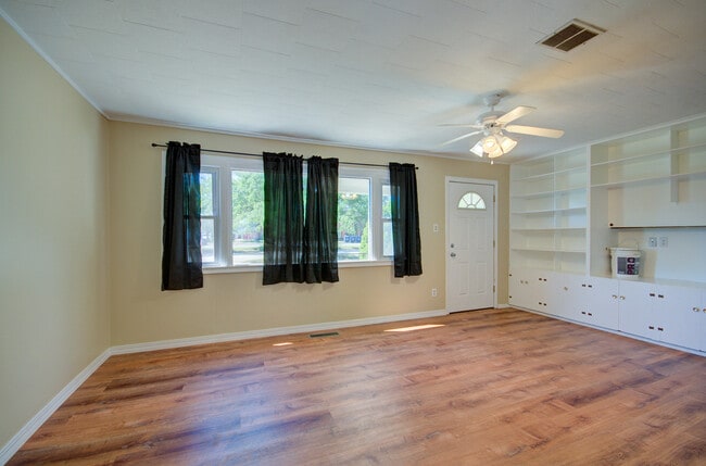 Building Photo - 2005 McDonough St