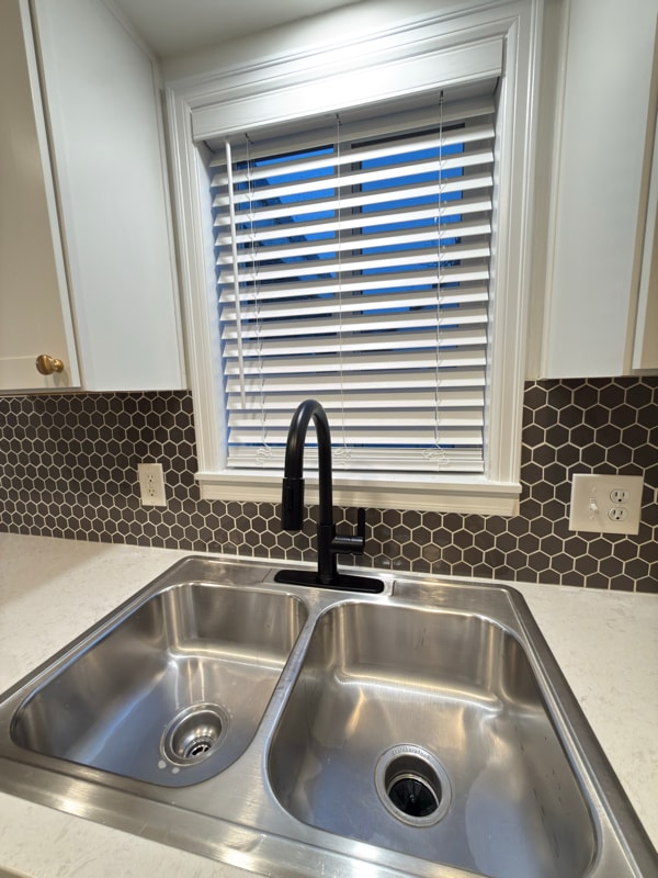 Building Photo - 1432 Park Ave NE