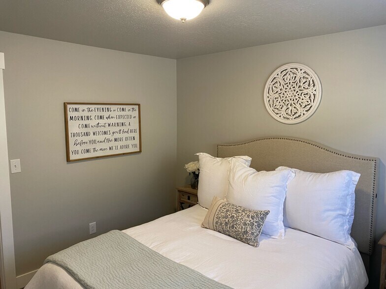 Building Photo - 675 E 4250 S