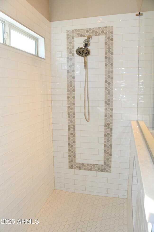 Building Photo - 2362 W Sierra Vista Dr