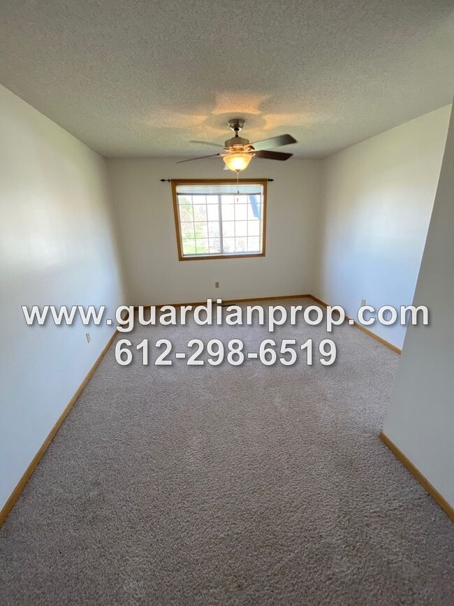Building Photo - End Unit Townhouse Available May 1st, Vaulted Ceilings, Loft Area, Patio w/Yard Space, 2 Car Gara...