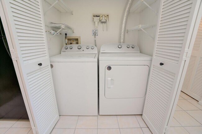 Building Photo - 8291 SE Croft Cir