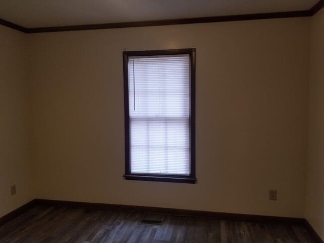 Building Photo - 117-B E John St