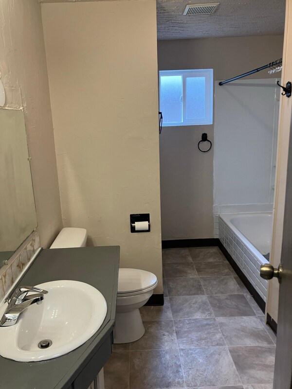 Building Photo - 1707 W Mansfield Ave