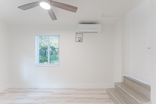 Building Photo - 323 Spanish River Blvd