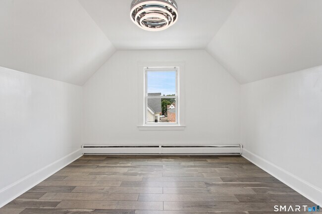 Building Photo - 28 Dolsen Pl