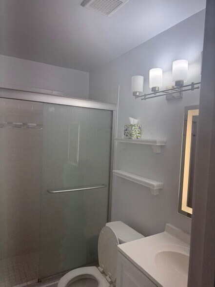 Building Photo - 13119 Shadyside Ln