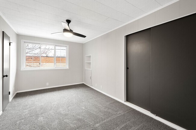 Building Photo - Beautiful 2 bedroom home in South Side Fla...