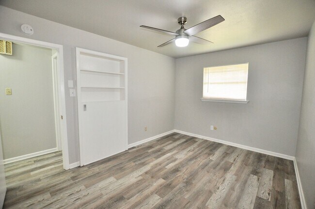 Building Photo - COMING SOON! FOR LEASE! Nice Remodeled - 3...