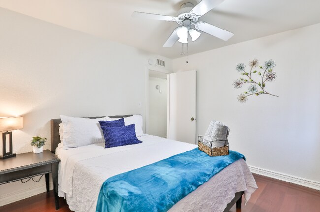 Building Photo - 531 W Del Campo Ave