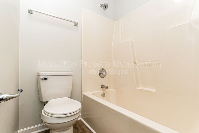 Building Photo - 112 Burt St