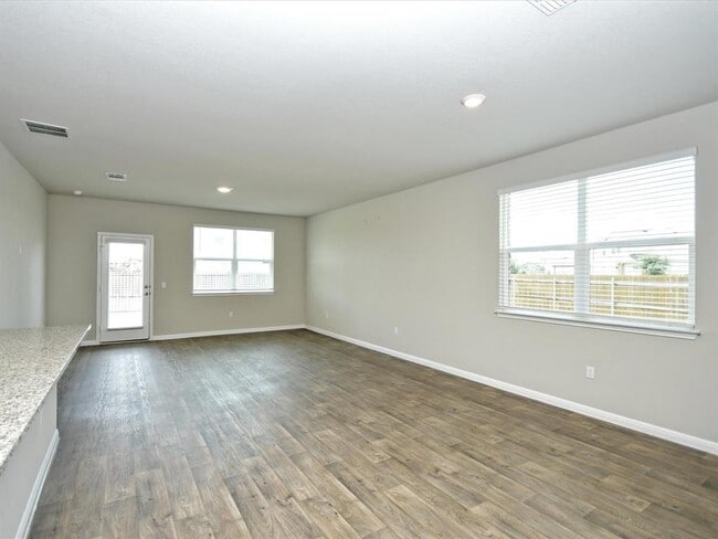 Building Photo - 413 Rainmaker Ln