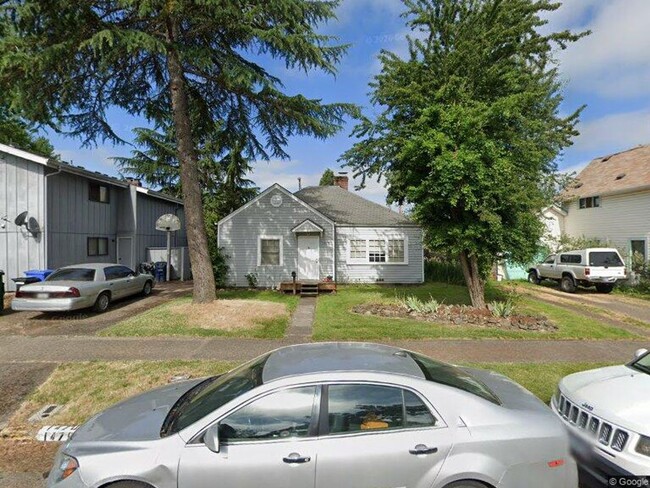 Building Photo - 876 1/2-1470 1/2 Lawrence St