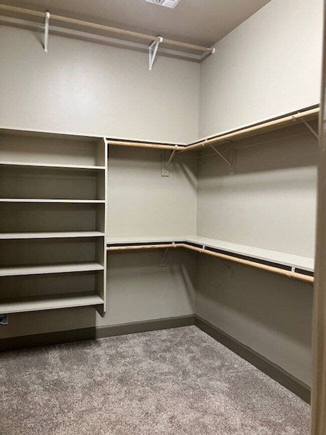 Building Photo - CUSTOM BUILT IN GATED SOUTHERN OAKS !!!  APPLICATION PENDING