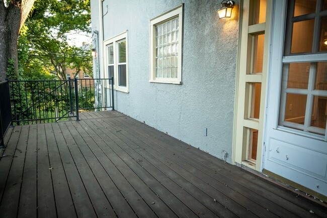 Building Photo - 49SW1105