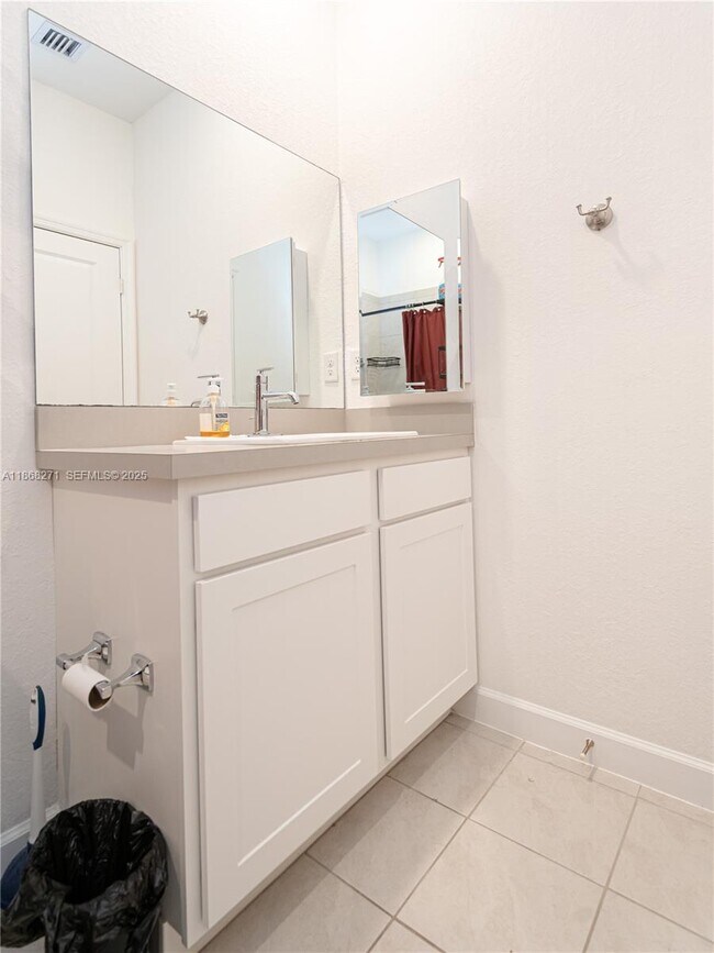 Building Photo - 1141 SW 6th Ct